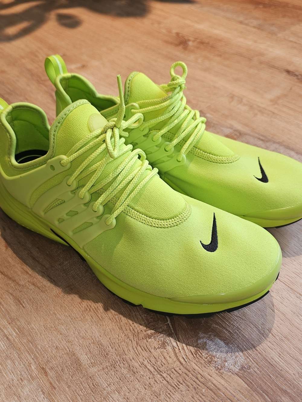 Nike Air Presto Women's Running Shoes Size 10Volt Green Neon Sneakers DV2228-300